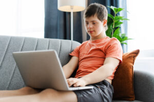 Managing Teenage Challenges Through Online Family Therapy