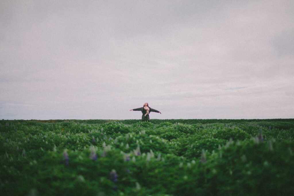 how to be happy alone psychology​
